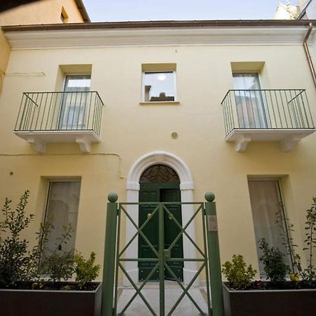 Vico Amato Residenza Apartment Сулмона Екстериор снимка