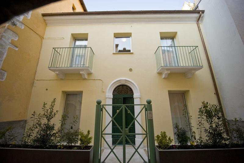 Vico Amato Residenza Apartment Сулмона Екстериор снимка